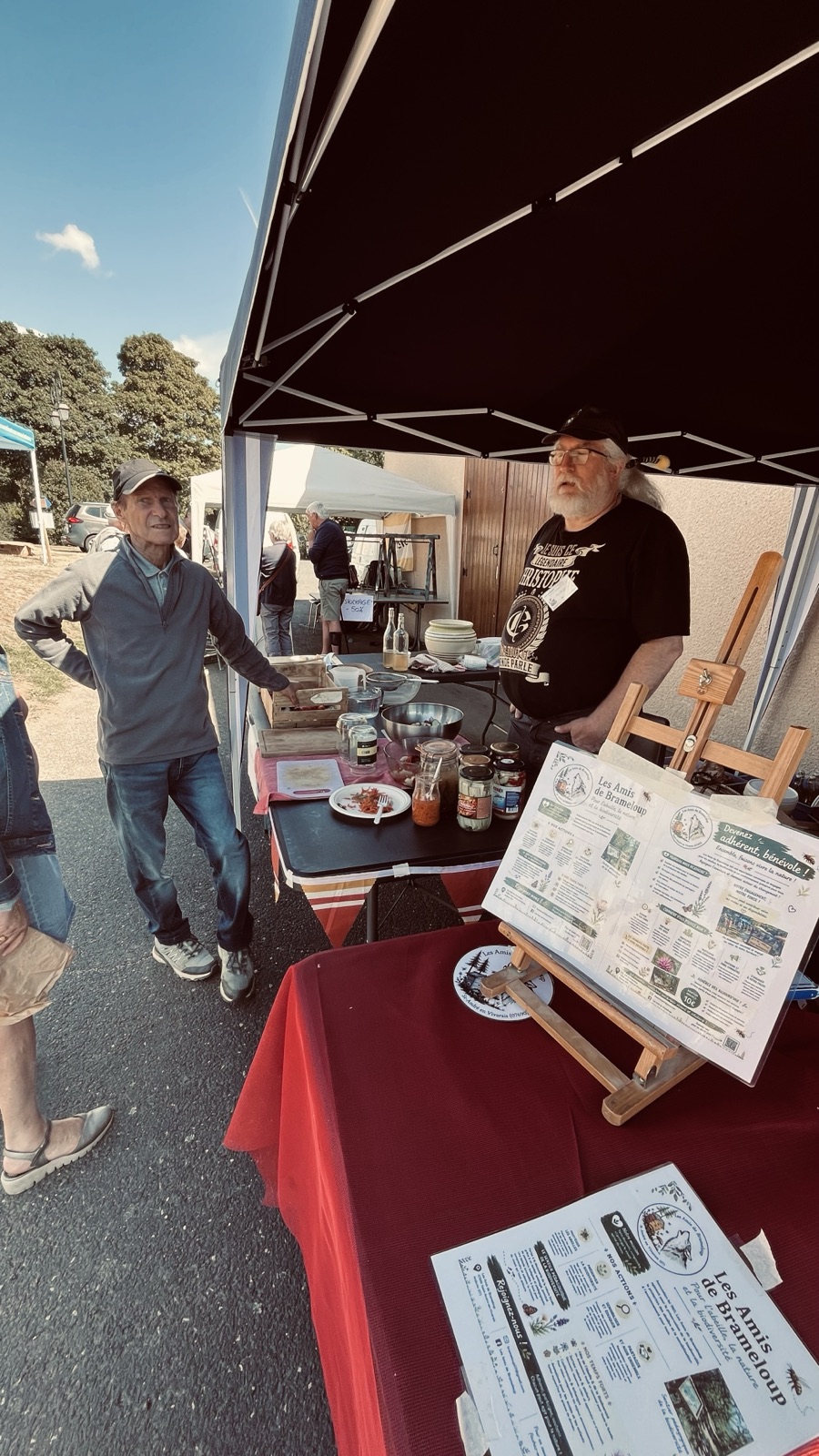Échange sur un stand producteur