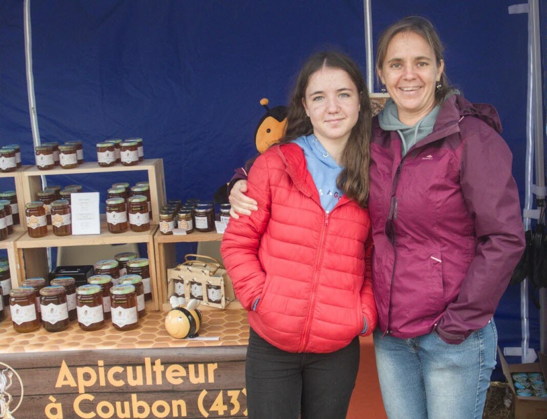 Aurore Treille et sa fille Rosalie — formations apiculteurs débutants